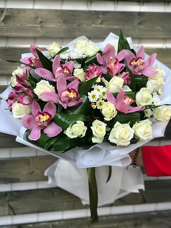 Букет цветов из: Розы и Хризантемы в Новокавказском