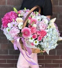 Цветочная композиция из Розы, Хризантемы, Пионы и Лизиантусы в корзине #REPLACE_PRED# Новокавказском