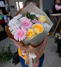 Букет цветов из:  Герберы, Розы и Хризантемы в Новокавказском